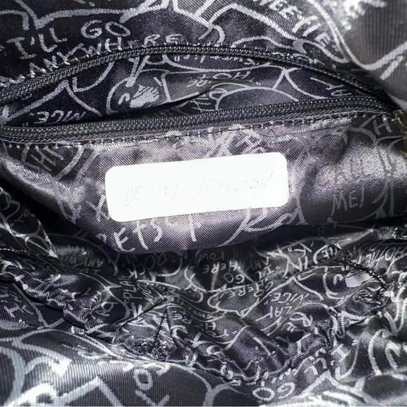 Betsey Johnson • Beautiful White Floral Crossbody Purse Shoulder Purse Heart - Picture 5 of 12